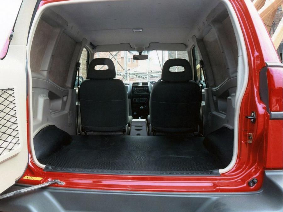  Nissan Terrano II Van 1999 года  (UK) (фото 2 из 13)